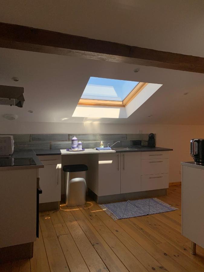 La Vue Sur Le Clocher Auriac-sur-Vendinelle Exterior foto